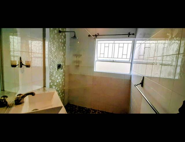 4 BEDROOM FREESTANDING FOR SALE IN GLEN MARAIS